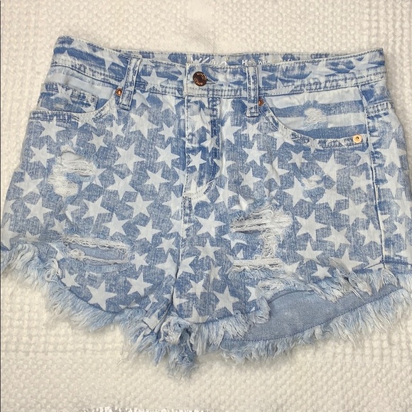 Mossimo Supply Co. Pants - Stars and striped shorts. Size 4. Missimo